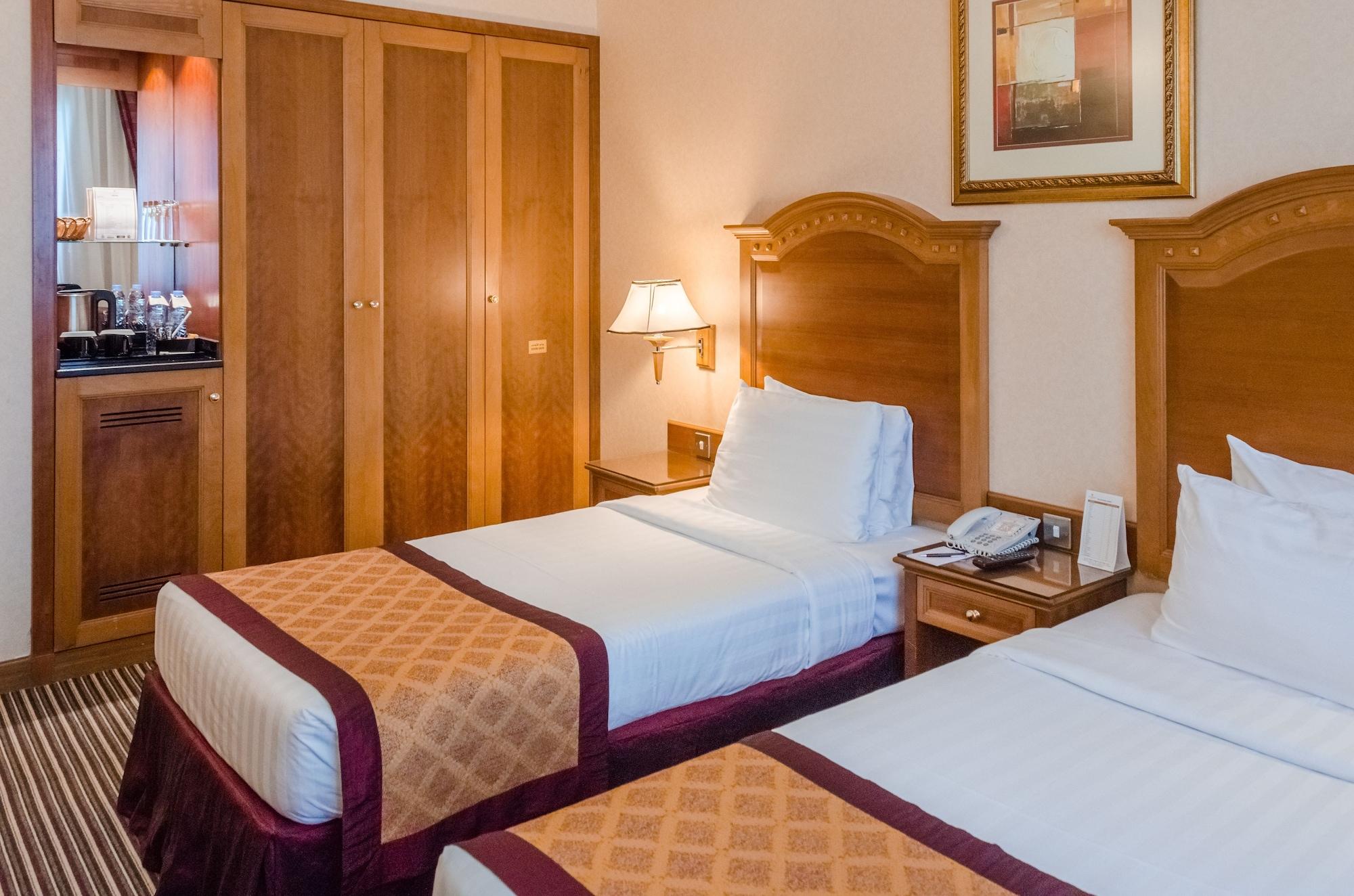 Avenue Hotel Дубай Екстериор снимка